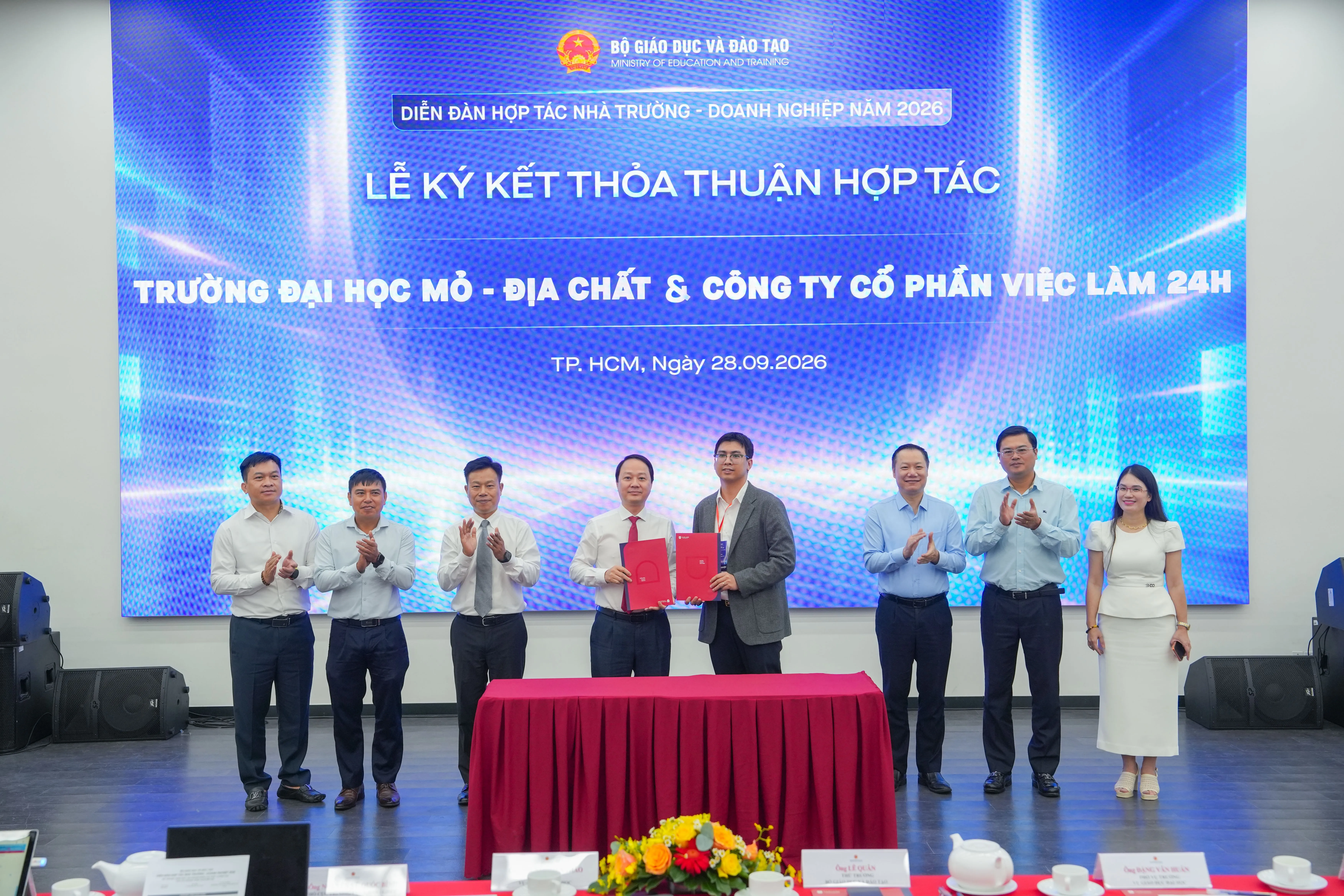 Vieclam24h Ký kết hợp tác cùng Đại Học Văn Lang: Chuyển dịch sang Mô hình đồng kiến tạo nhân lực chất lượng cao