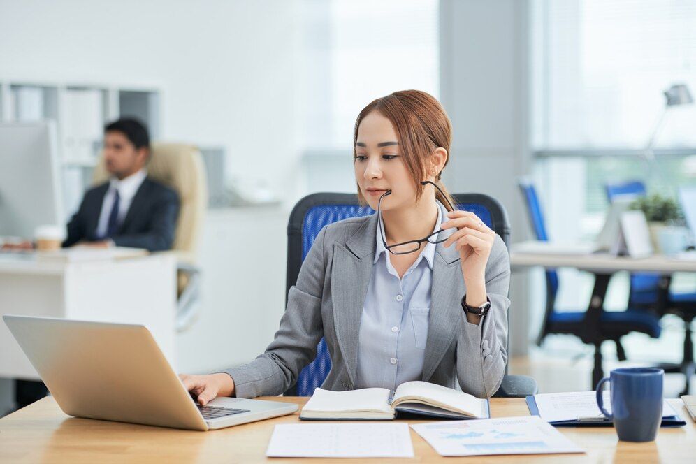 Nhân viên văn phòng: Công việc, kỹ năng cần có và mức lương hiện nay