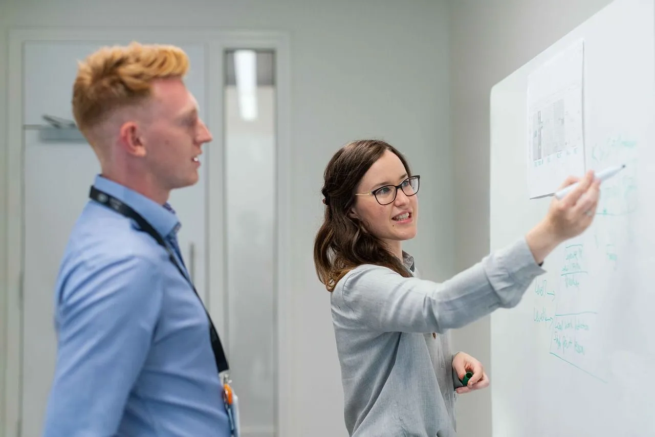 Deployment diagram là gì? Thành phần, cách vẽ, ví dụ