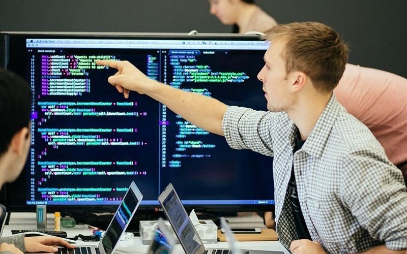 Lập trình viên là gì? Những kỹ năng vàng giúp họ thành công trong sự nghiệp