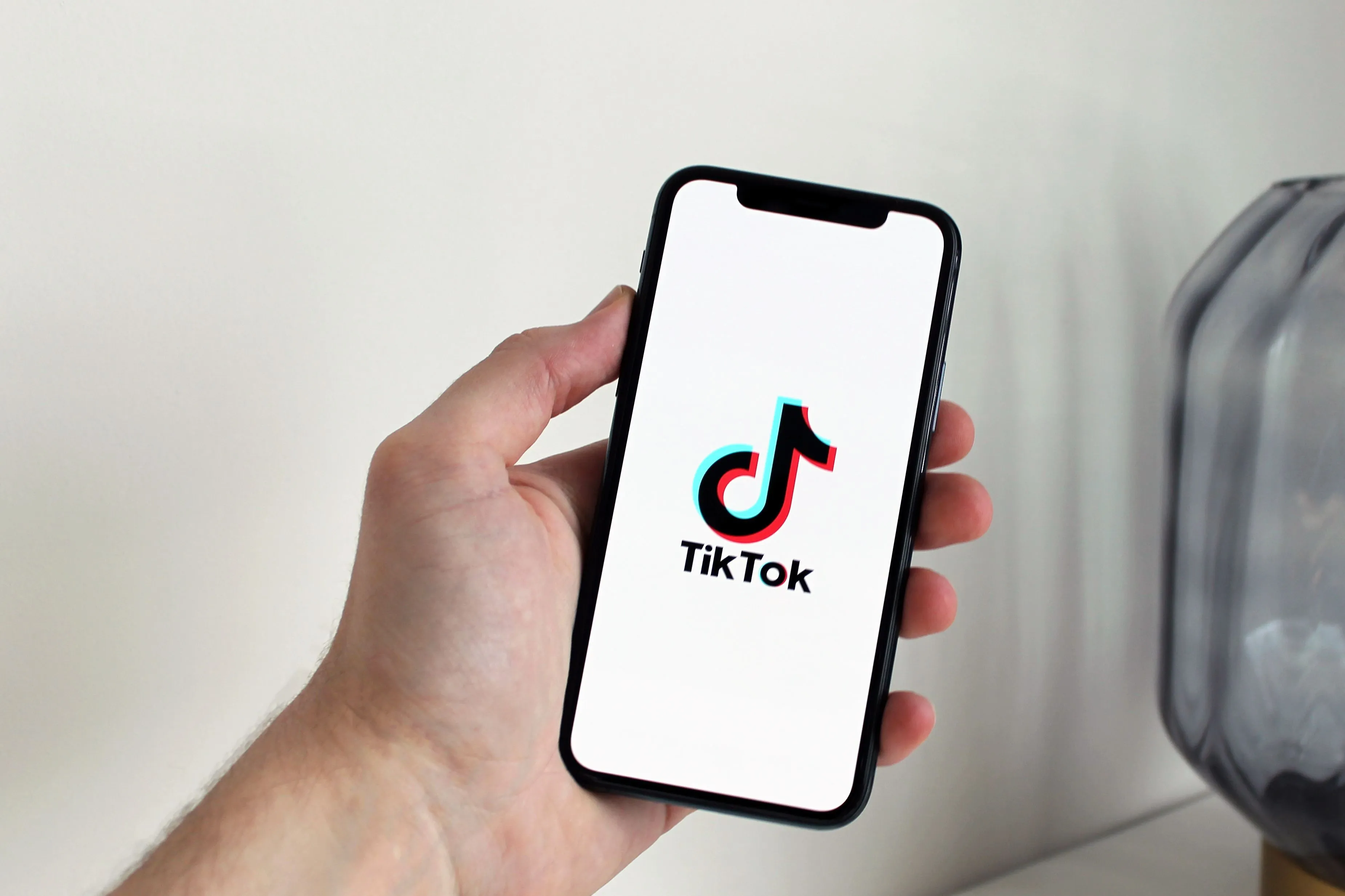 Tìm hiểu thu nhập TikTok: nguồn thu và mức thực tế 2026