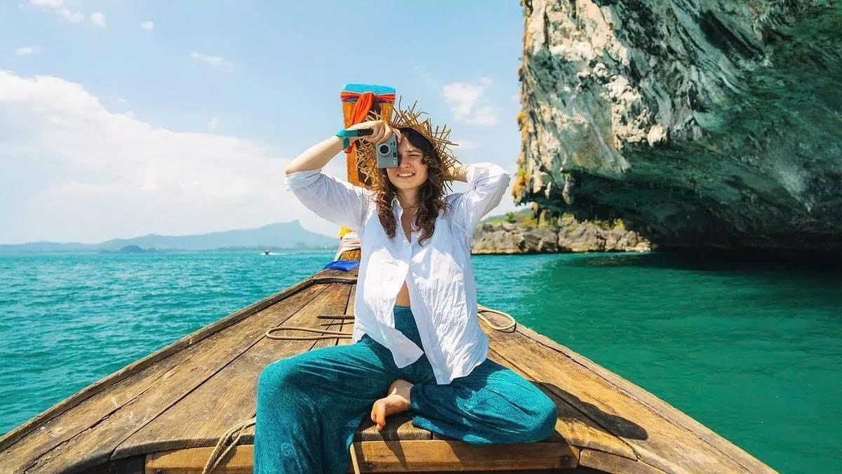 Traveler là gì? Phân biệt Traveler và Tourist chi tiết nhất